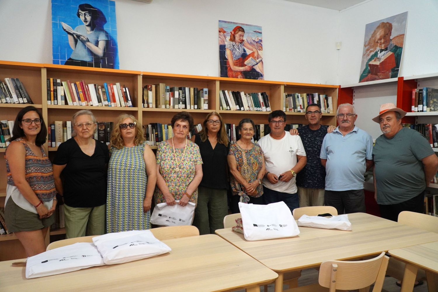 Alumnado, docente y concejala tras finalizar el taller en Lucillos (Toledo).